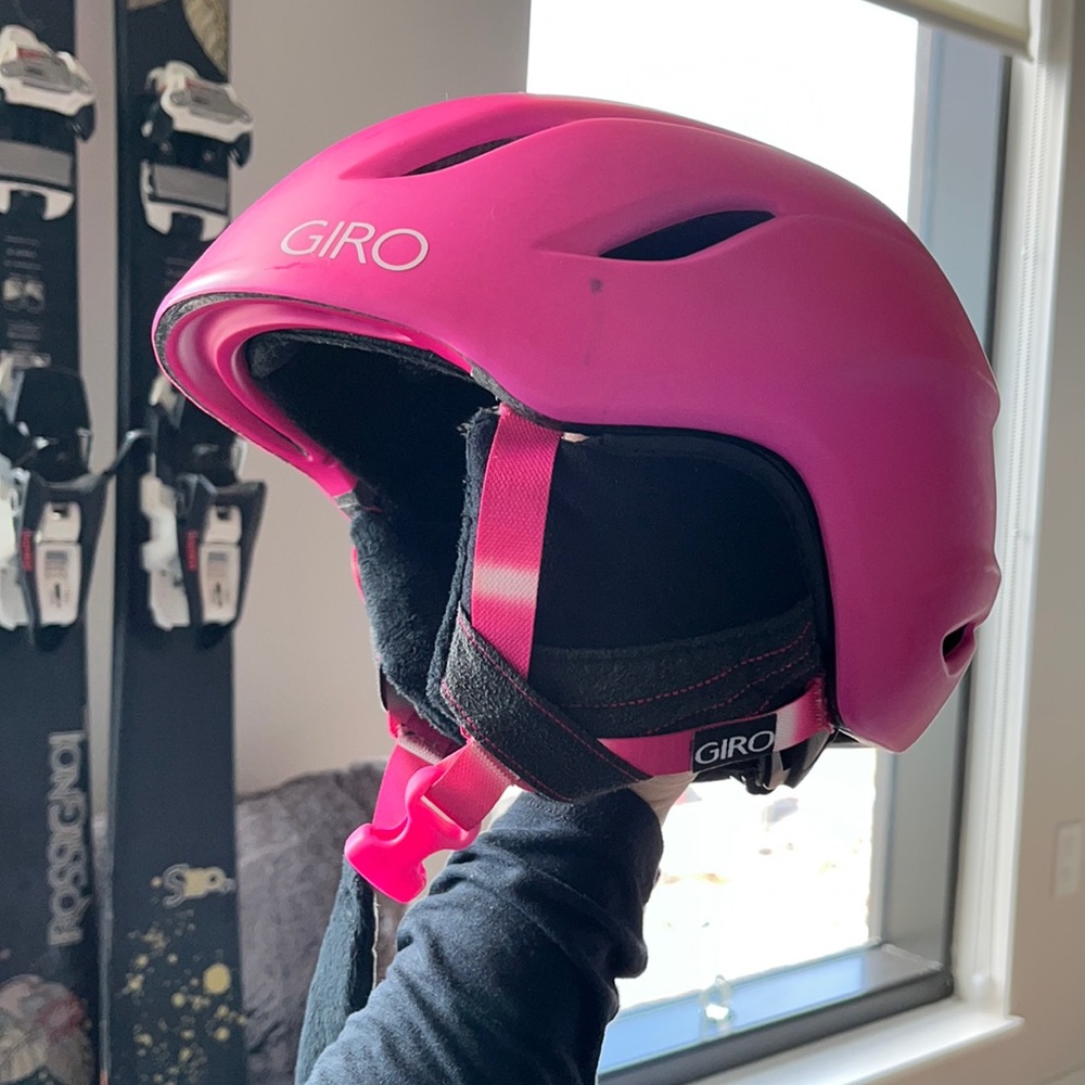 Giro ski helmet Women’s Size Small - Adjustable with ear muffs built in